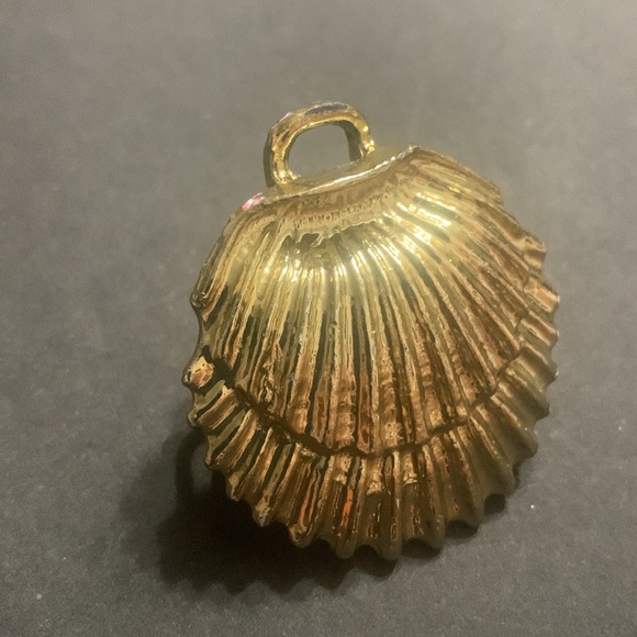 Gold Shell Pendant / scarf slide - Picture 2 of 4
